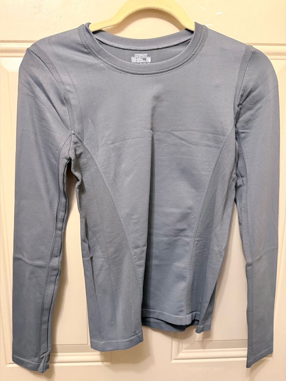 MRIGNT Long Sleeved Gray Knit Athletic or Exercise pullover Top